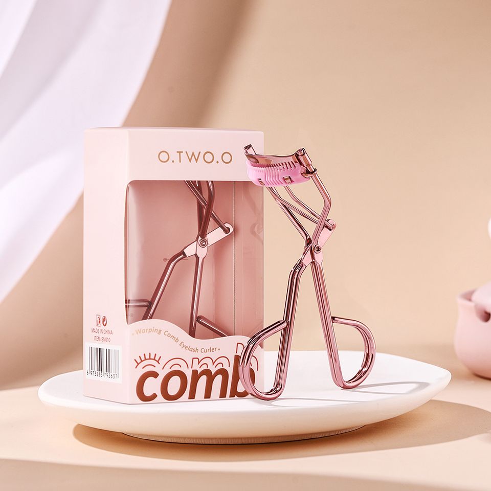 O.TWO.O Extreme Volume Eyelash Curler.