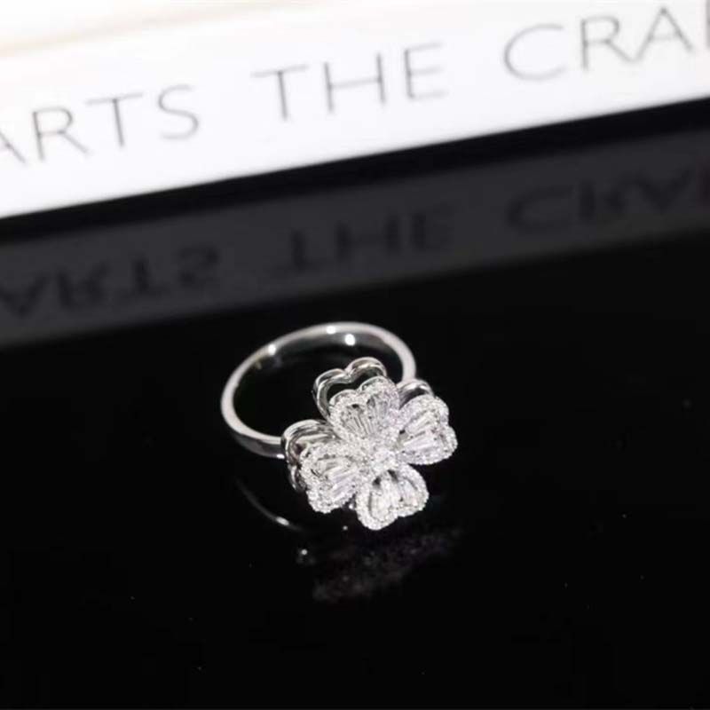 Rotating Four Leaf Clover Ring
